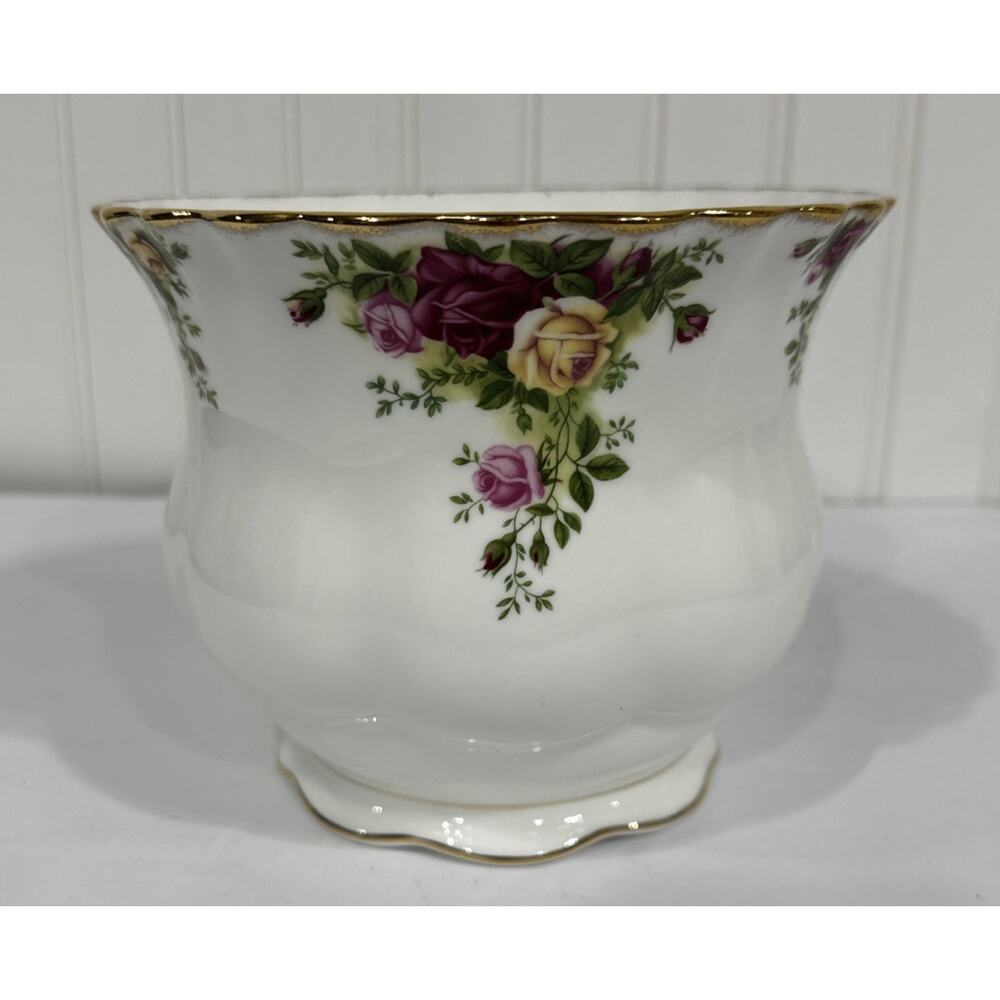 Royal Albert Bone China Old Country Roses Cache Pot Planter, England